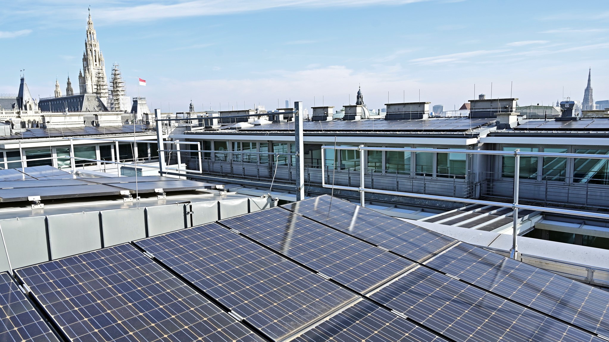 Photovoltaikanlage vor dem Wiener Rathaus